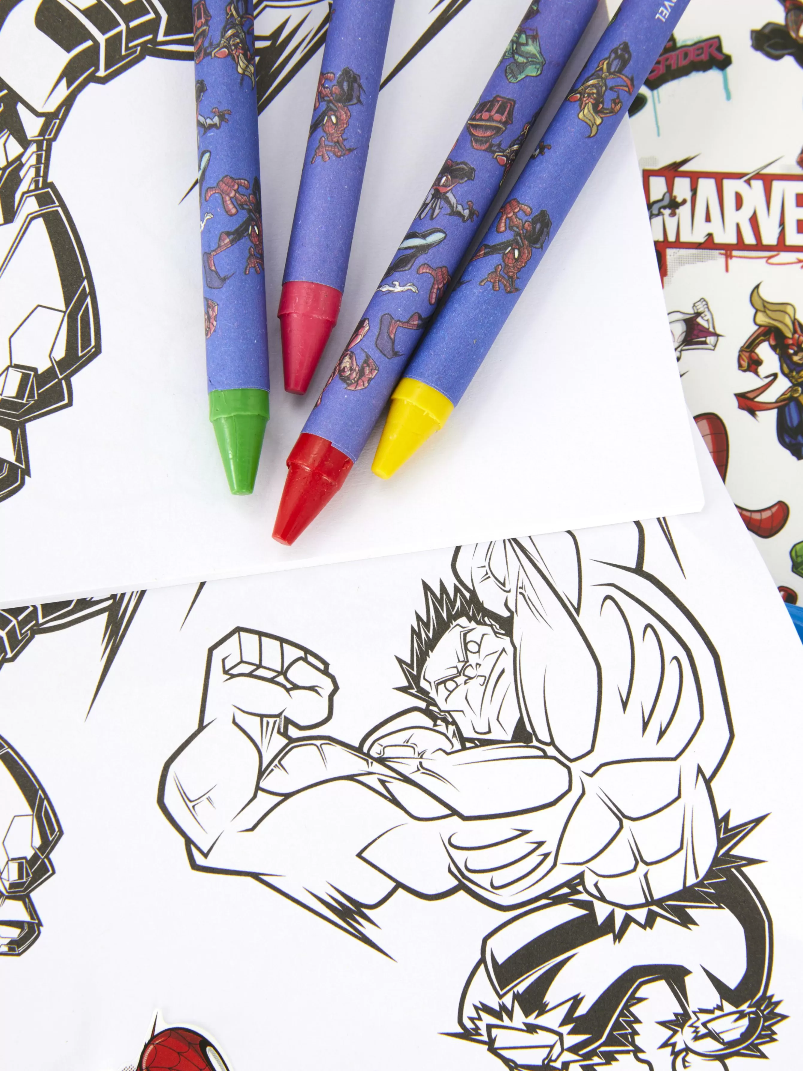 Store Primark Kit De Coloriage à Transporter Marvel Avengers Rouge