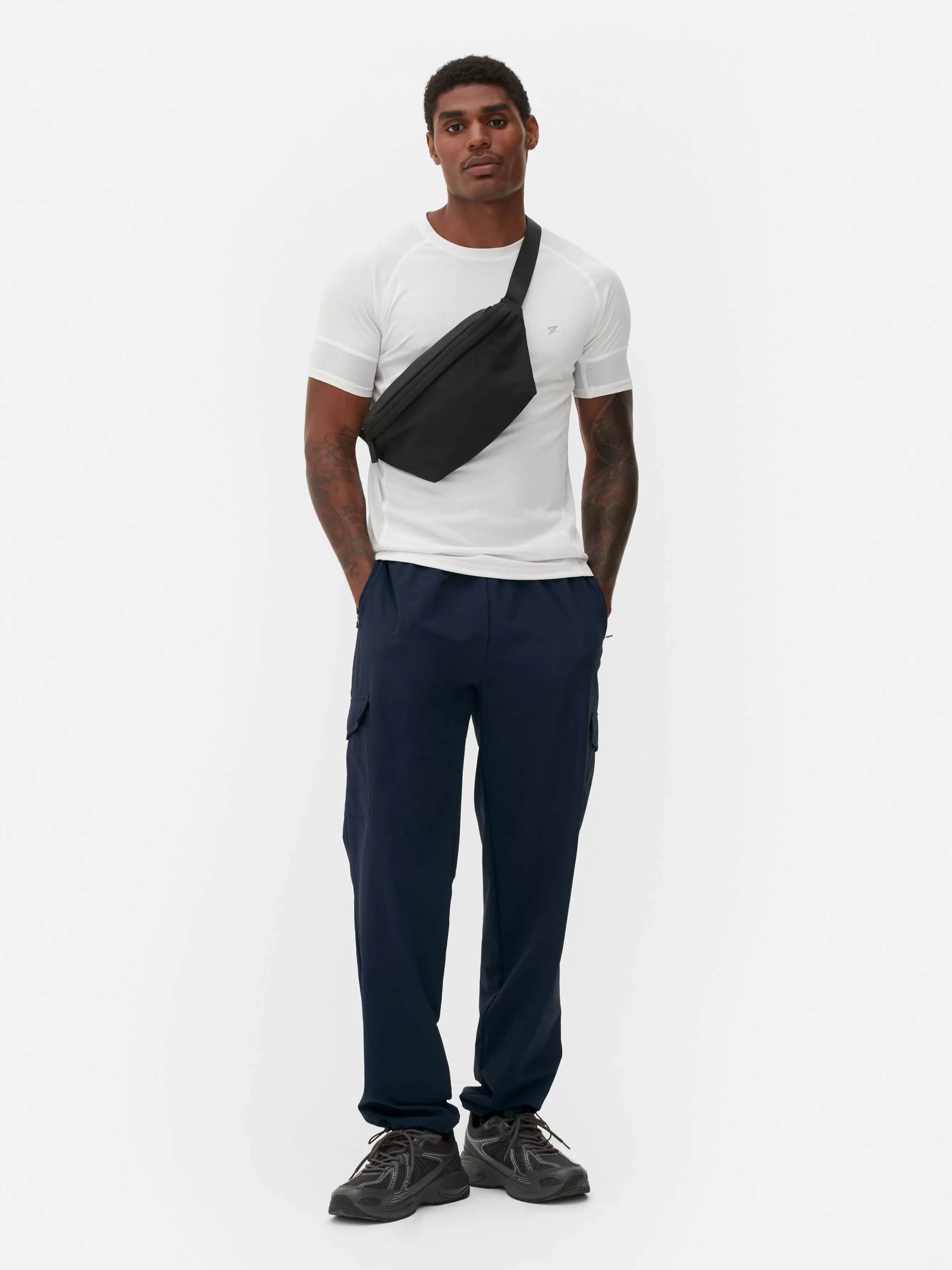 Fashion Primark Pantalon Cargo Resserré Aux Chevilles Avec Bloque-cordon Bleu marine
